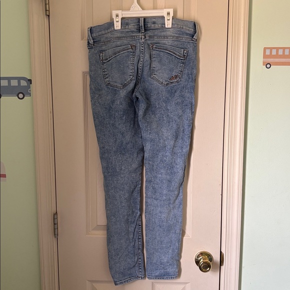 Express Women’s Light Wash Skinny Jeans - Picture 2 of 6